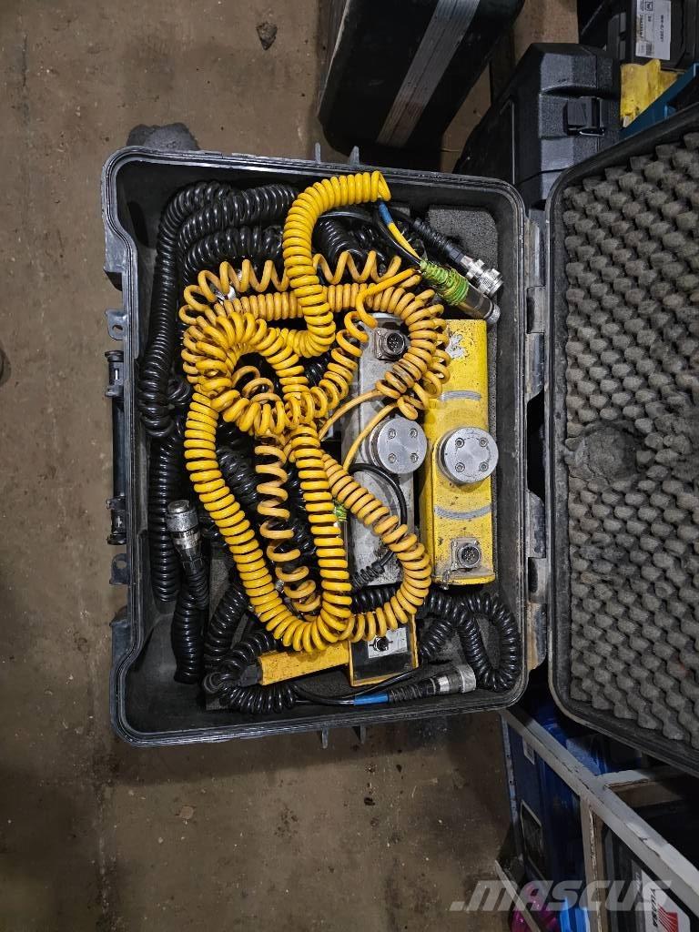 Volvo P6820C Finisseur