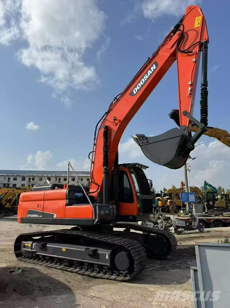 Doosan 225 LCA Pelle sur chenilles