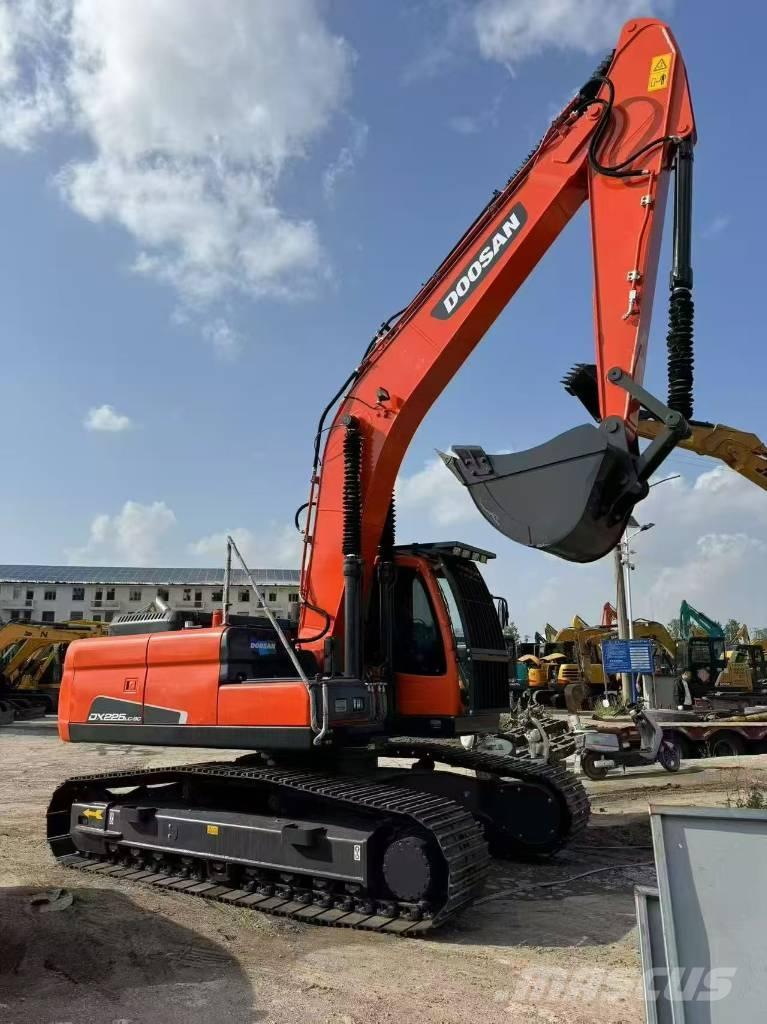 Doosan 225 LCA Pelle sur chenilles