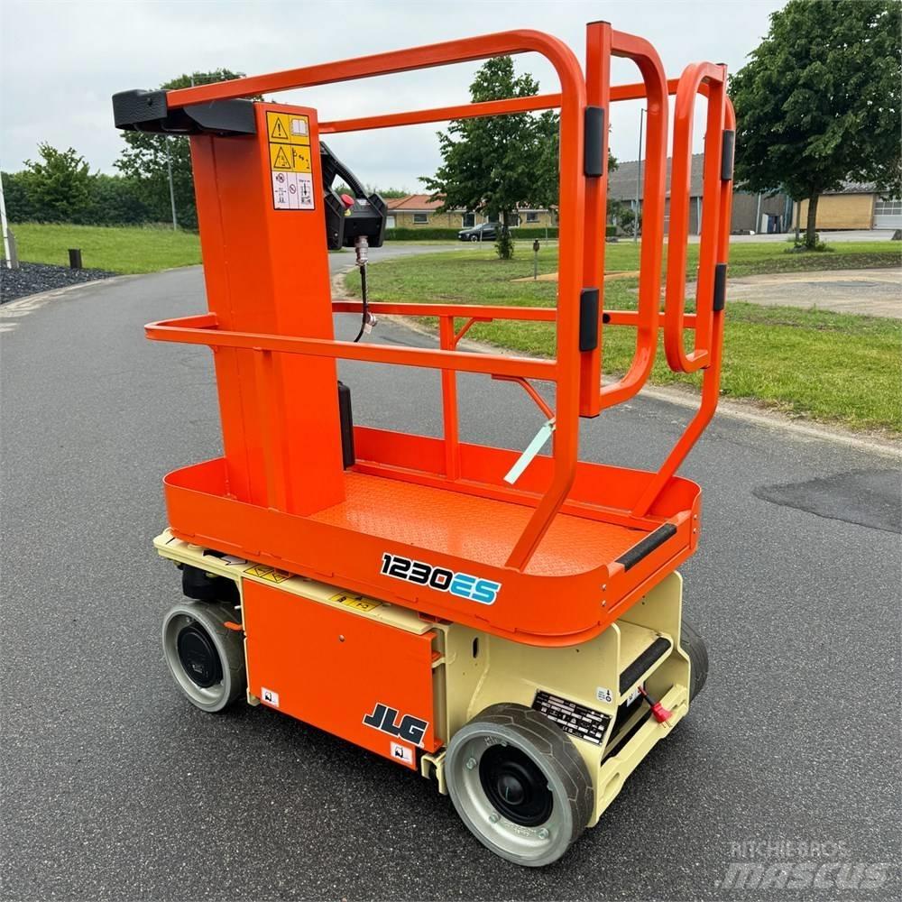 JLG 1230 ES Mât vertical