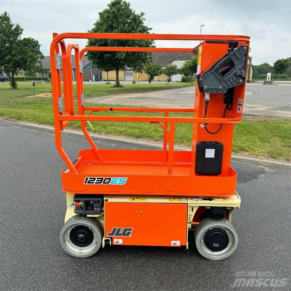 JLG 1230 ES Mât vertical