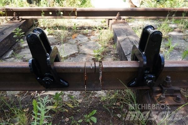  Rail carrying tongs Matériel ferroviaire