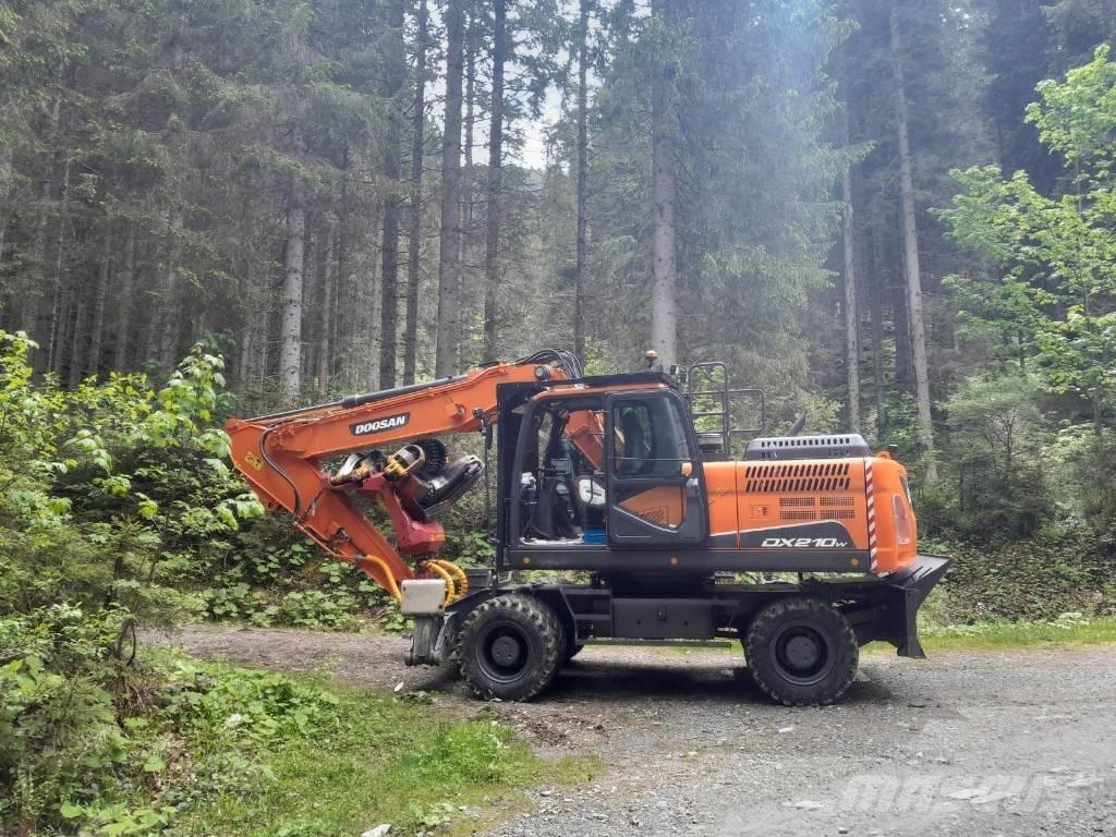 Doosan DX 210 W Pelle forestière