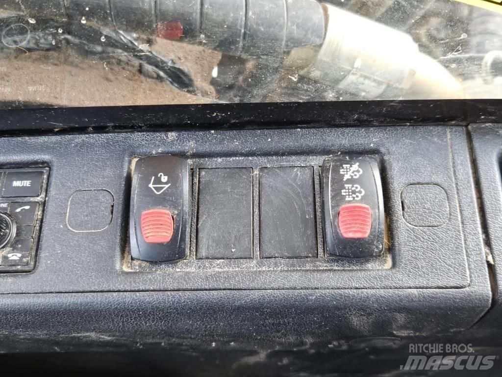 Hyundai HX 220 L Pelle sur chenilles
