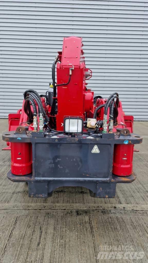 Unic URW-506 CDMER Mini grue