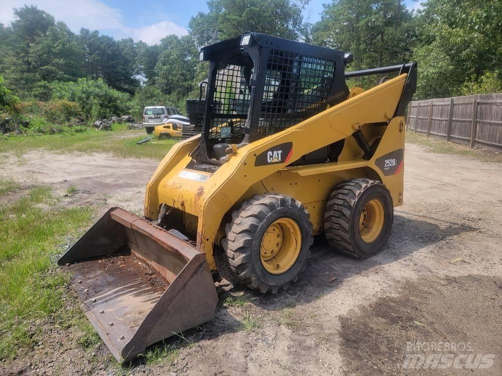 CAT 252 B 3 Chargeuse compacte