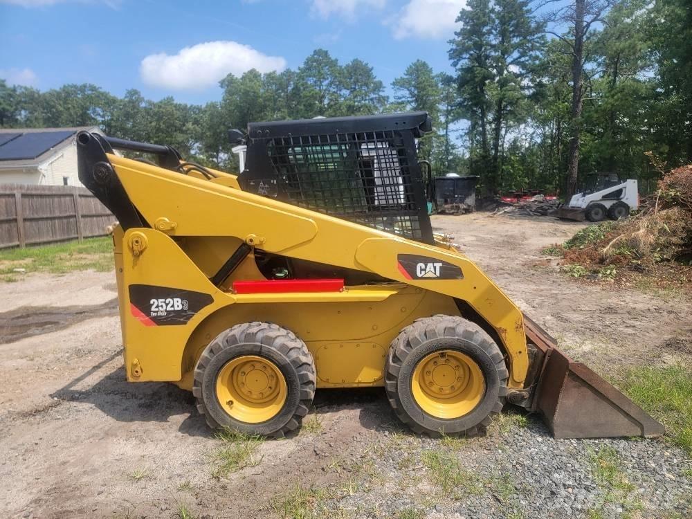 CAT 252 B 3 Chargeuse compacte