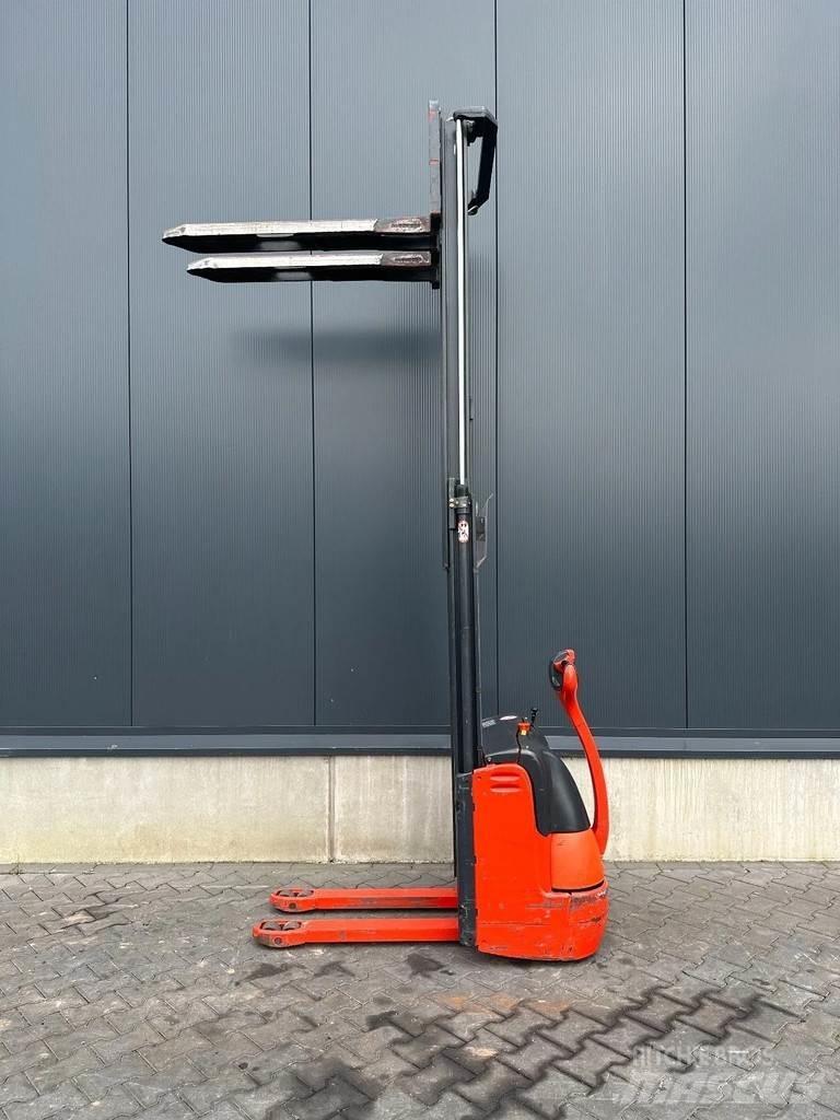 Linde L12 Gerbeur accompagnant