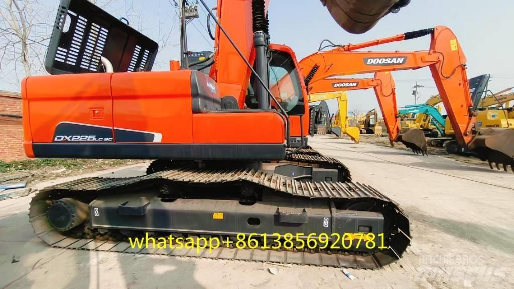 Doosan DX 225 Pelle sur chenilles