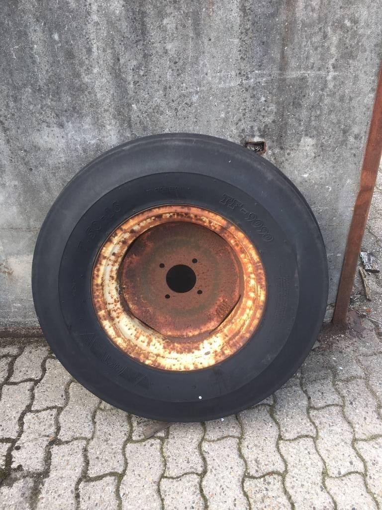 BKT 7.50 R 16 + velg Pneus, roues et jantes