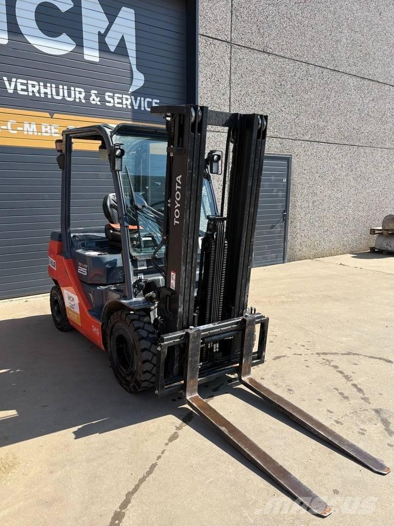 Toyota 8 FDF 25 Chariots diesel