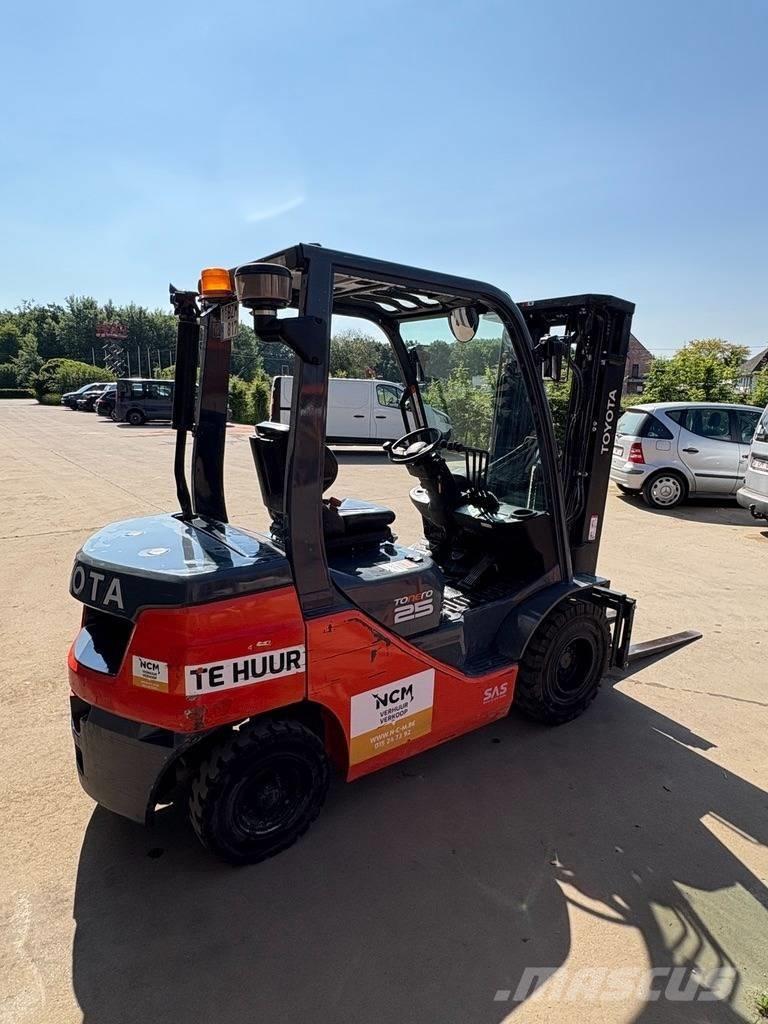 Toyota 8 FDF 25 Chariots diesel