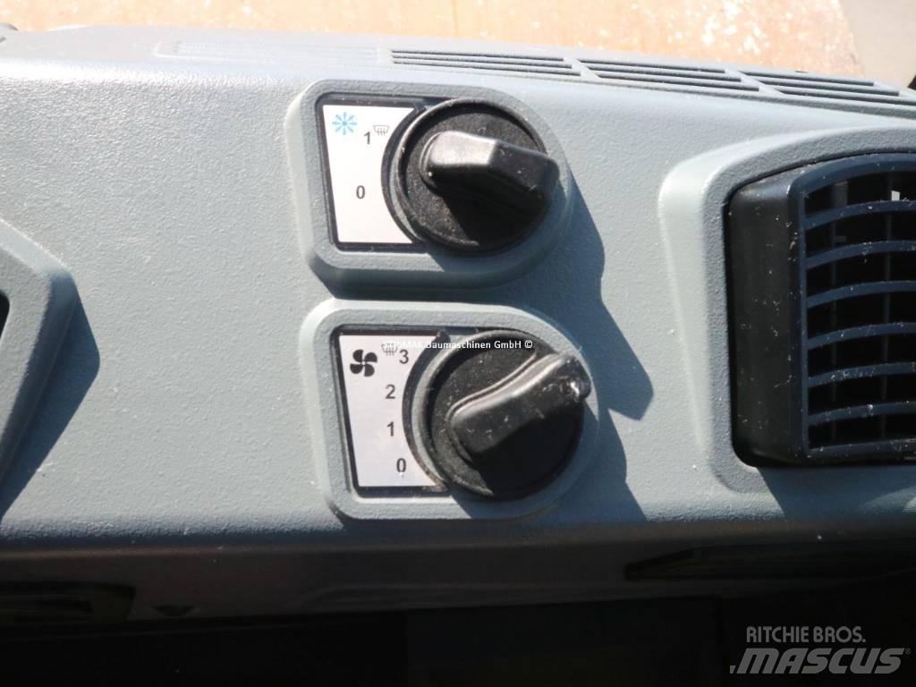 Bomag BW 211 D-50 Rouleaux monocylindre