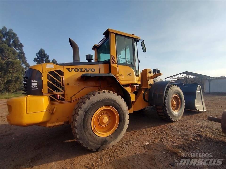 Volvo L90F Chargeuse sur pneus