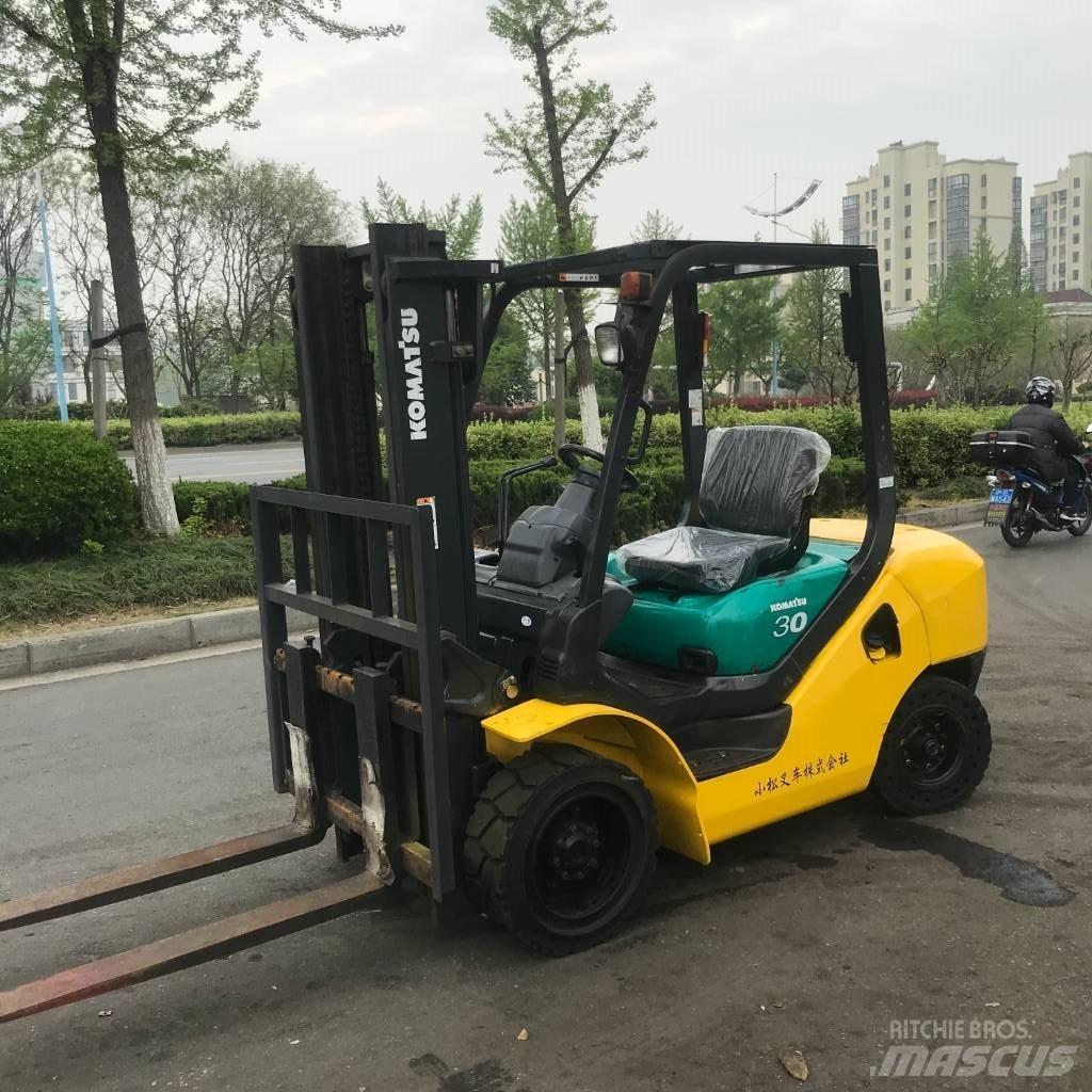 Komatsu 30 Chariots diesel