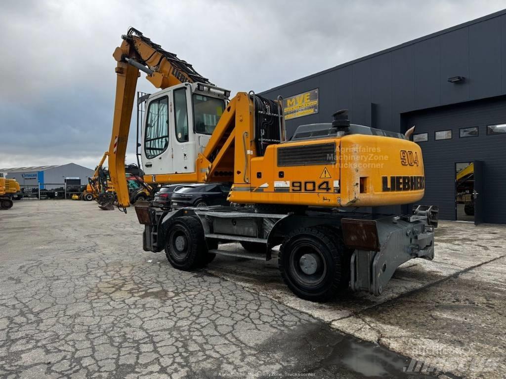 Liebherr A 904 C Pelle sur pneus