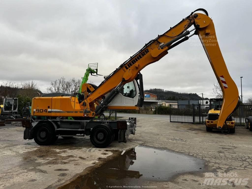 Liebherr A 904 C Pelle sur pneus