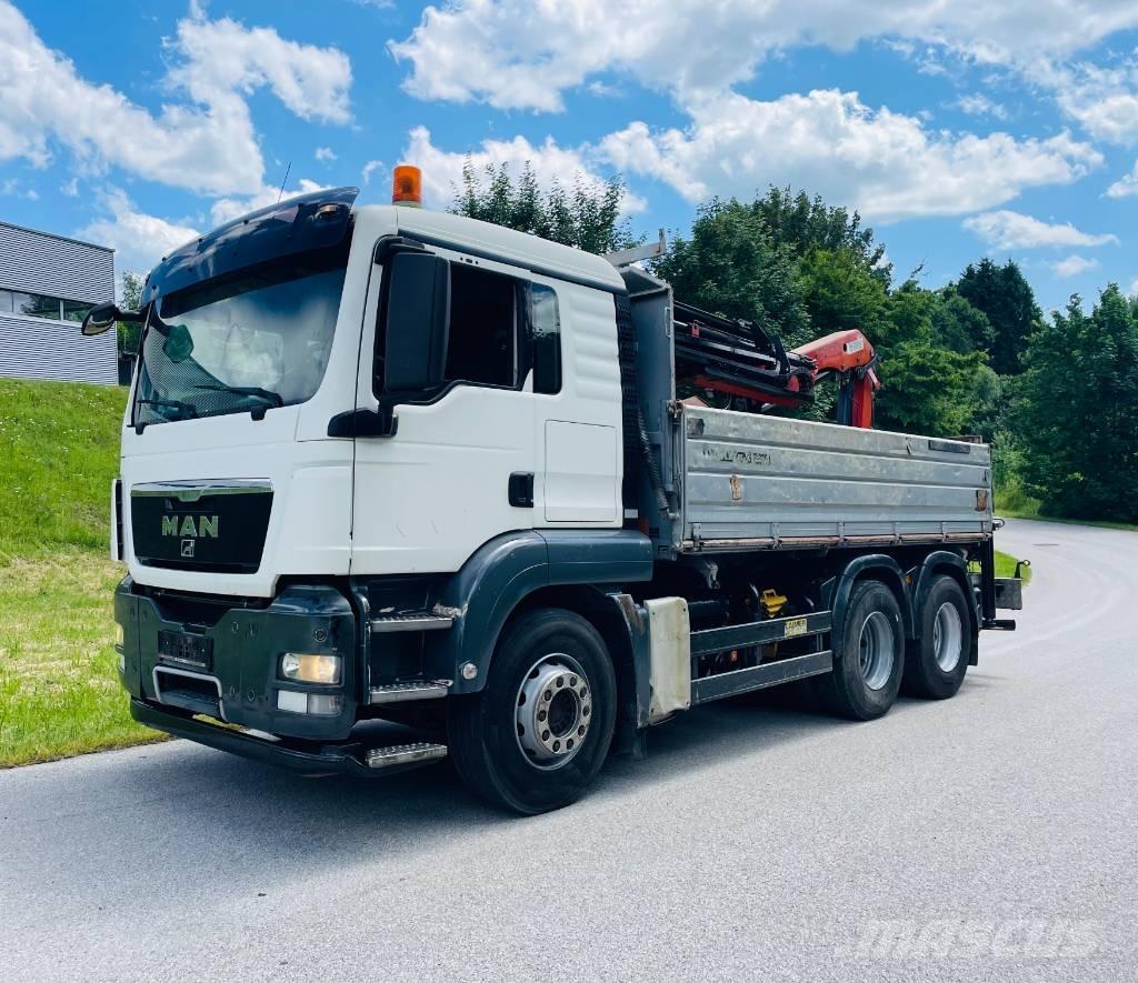 MAN TGS 26.440 Camion plateau ridelle avec grue