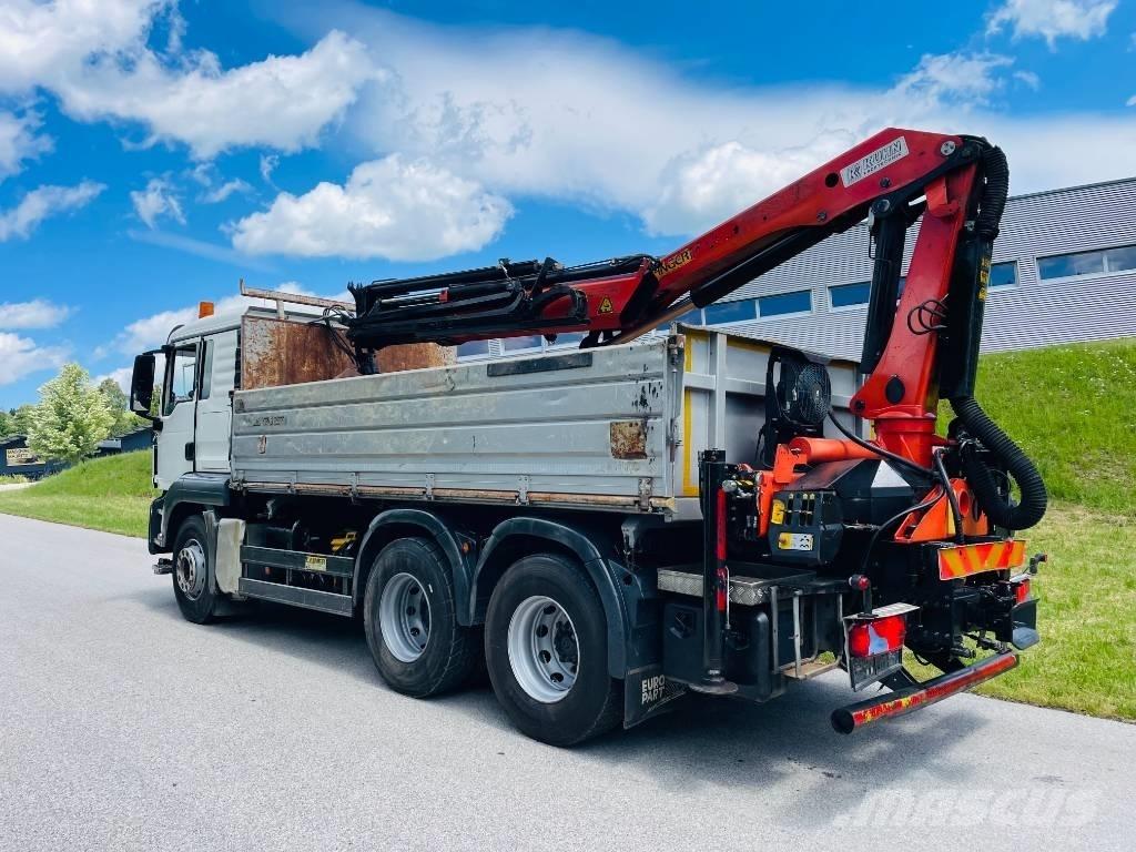 MAN TGS 26.440 Camion plateau ridelle avec grue