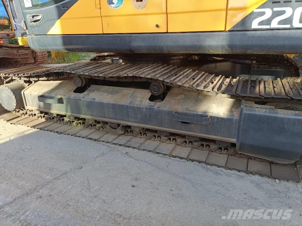 Hyundai R220LC-9S Pelle sur chenilles