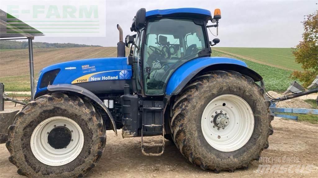 New Holland T7050 Tracteur