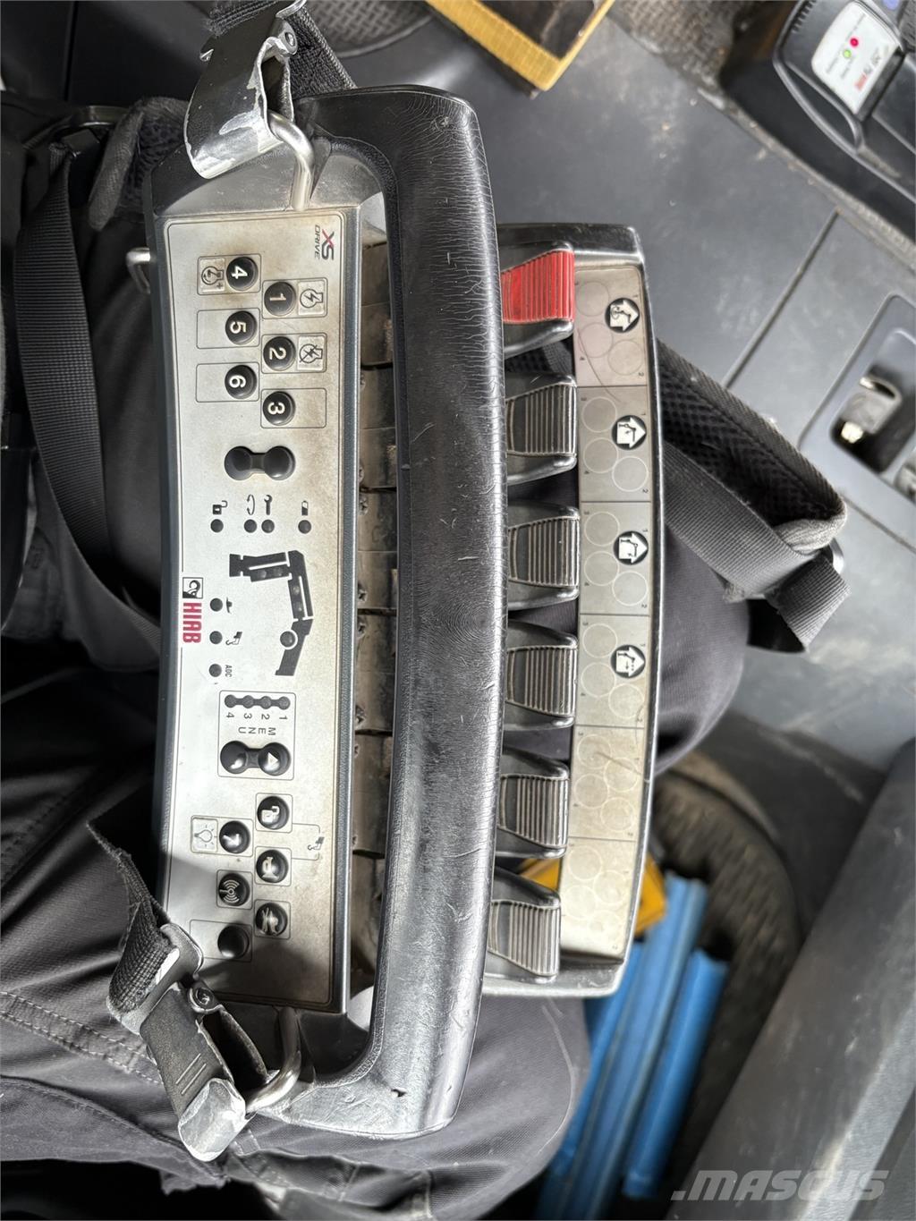 Scania P360 6x2*4 Camion plateau ridelle avec grue