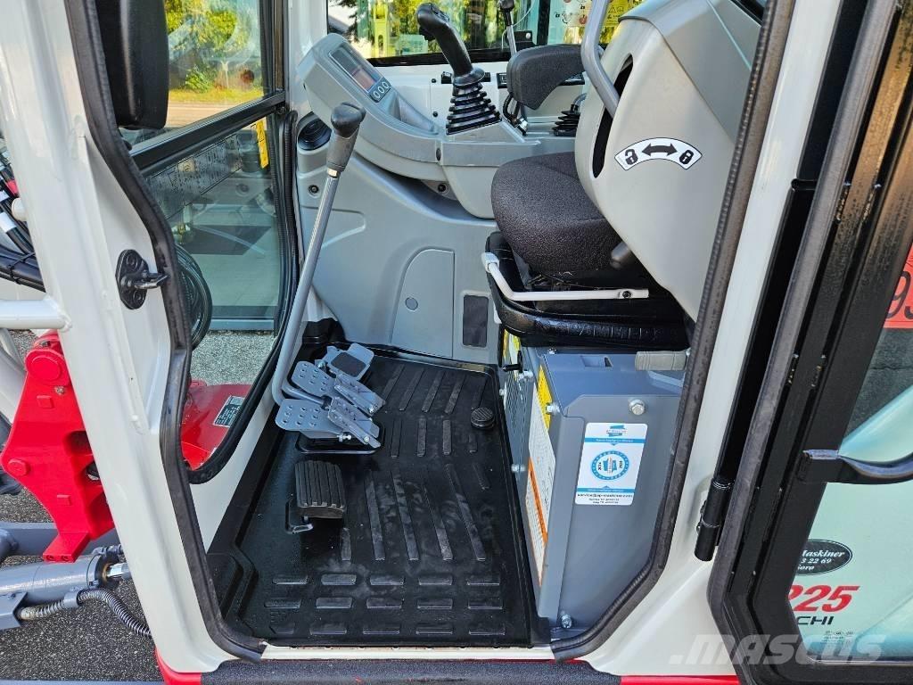 Takeuchi TB 225 Mini pelle < 7t
