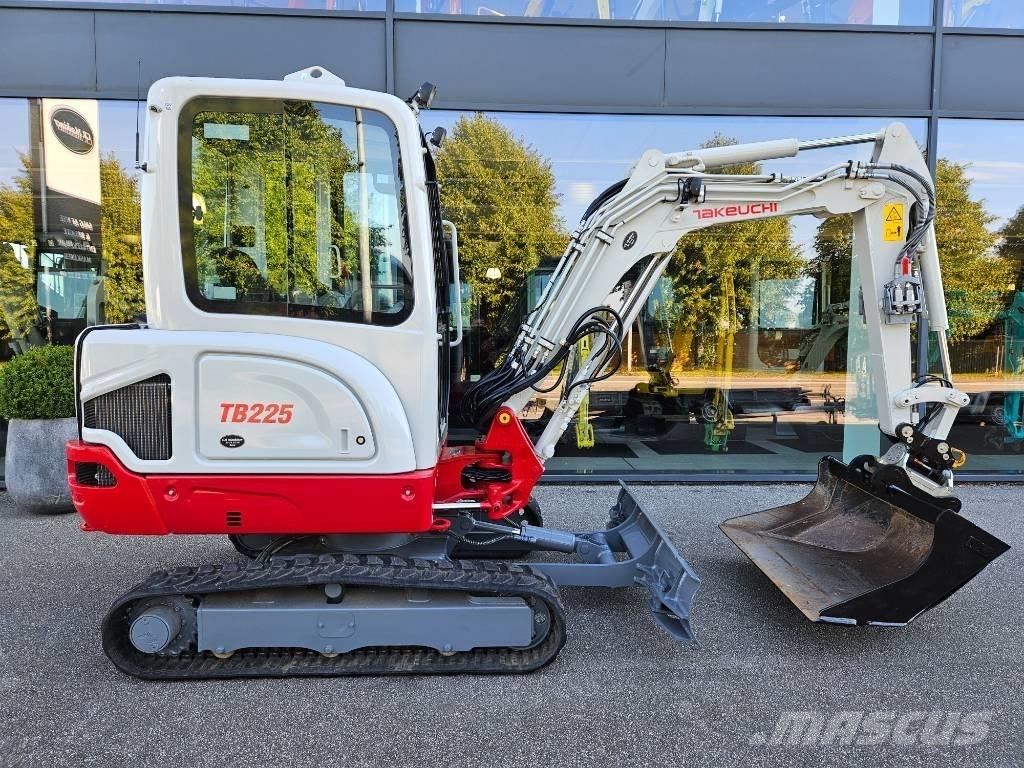 Takeuchi TB 225 Mini pelle < 7t