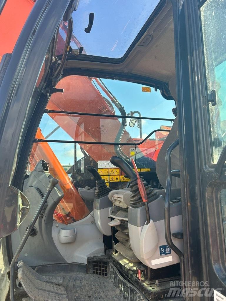 Hitachi ZX225 USLC-6 Pelle sur chenilles