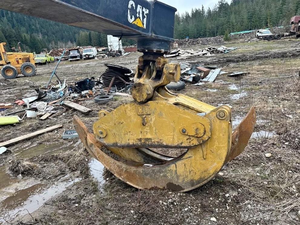 CAT 545 C Débusqueur