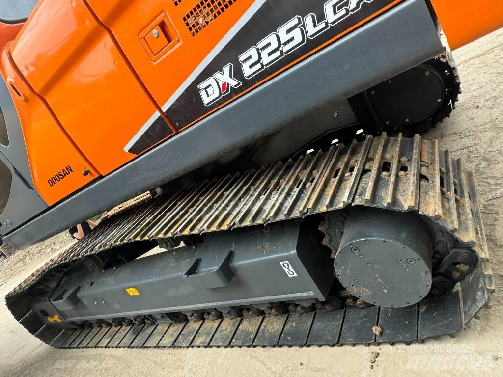 Develon DX 225 LCA Mini pelle 7t-12t