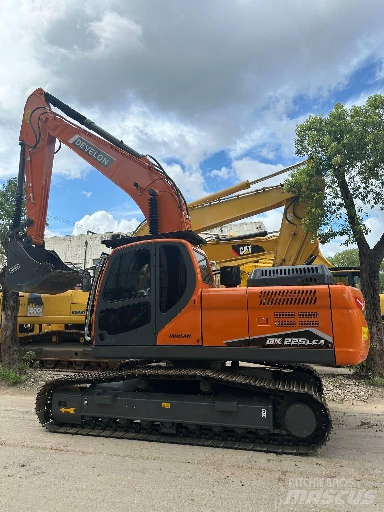 Develon DX 225 LCA Mini pelle 7t-12t