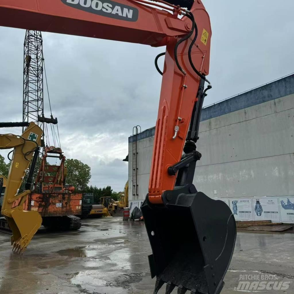 Doosan DX 225 LC Pelle sur chenilles