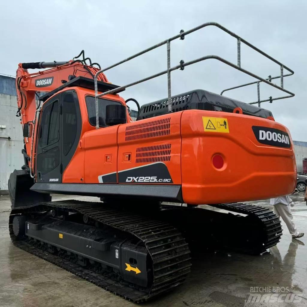 Doosan DX 225 LC Pelle sur chenilles