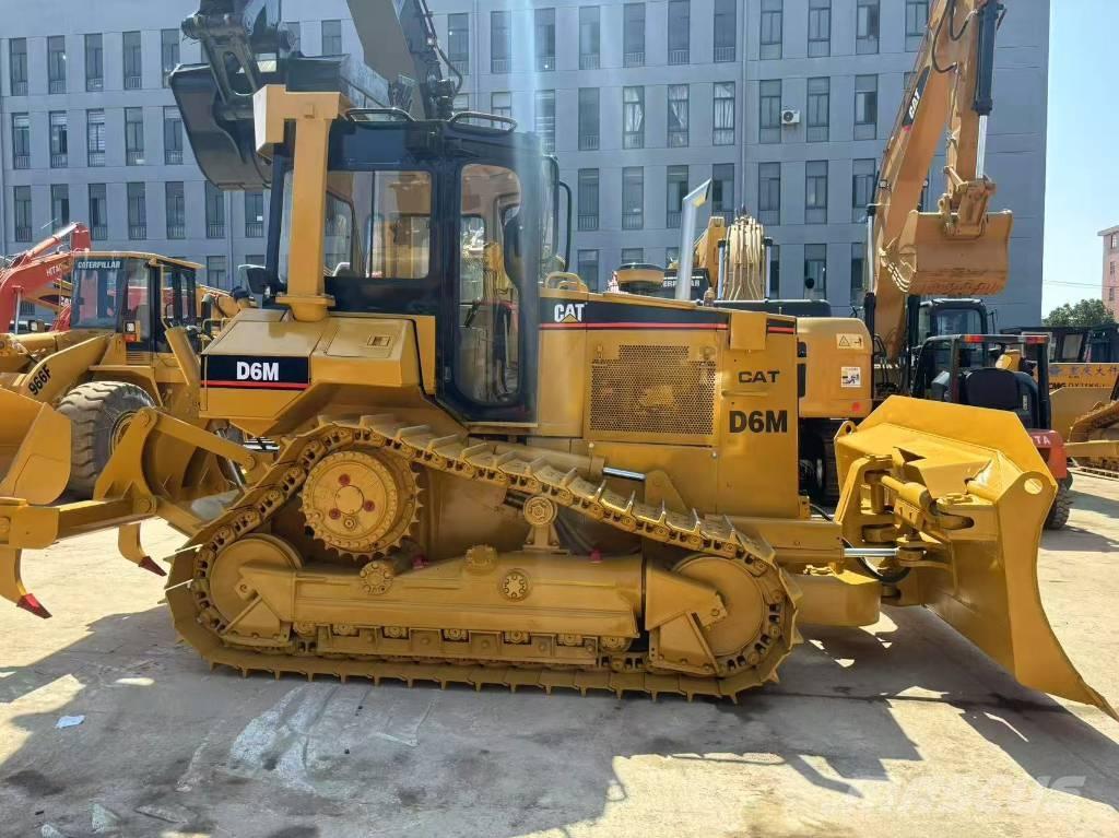 CAT D 6 M Bouteurs sur chenilles