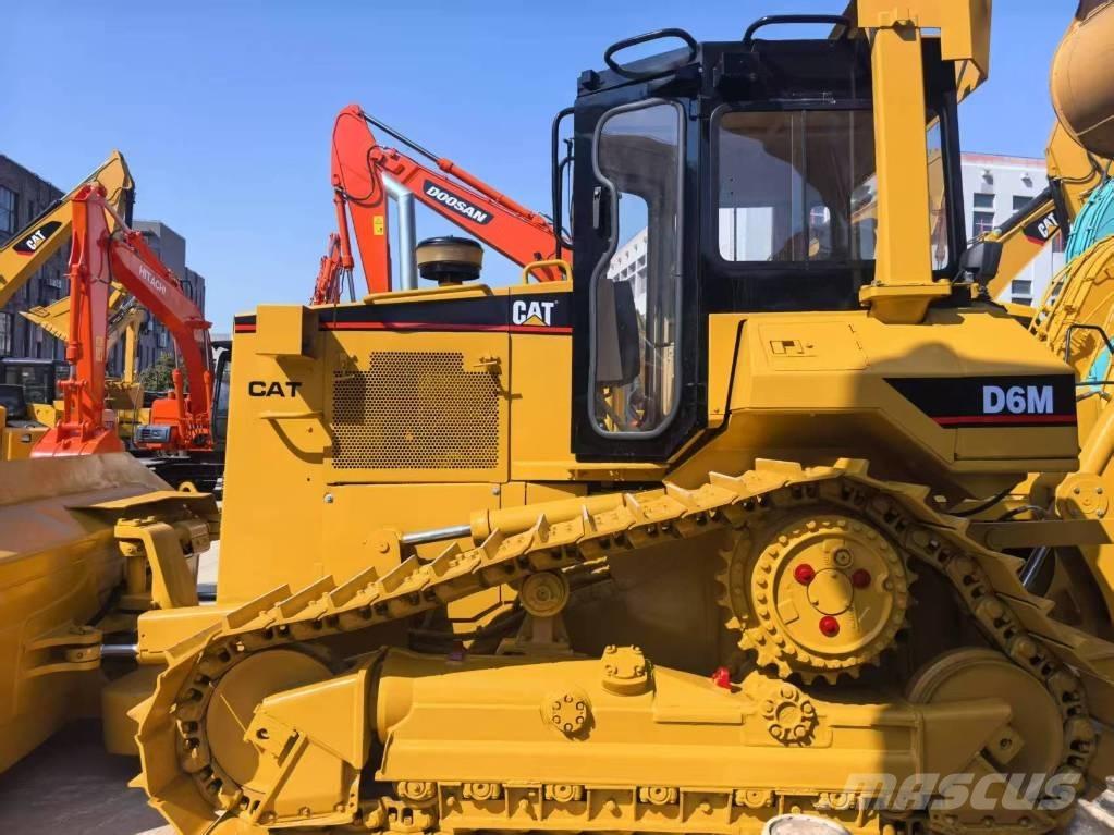 CAT D 6 M Bouteurs sur chenilles