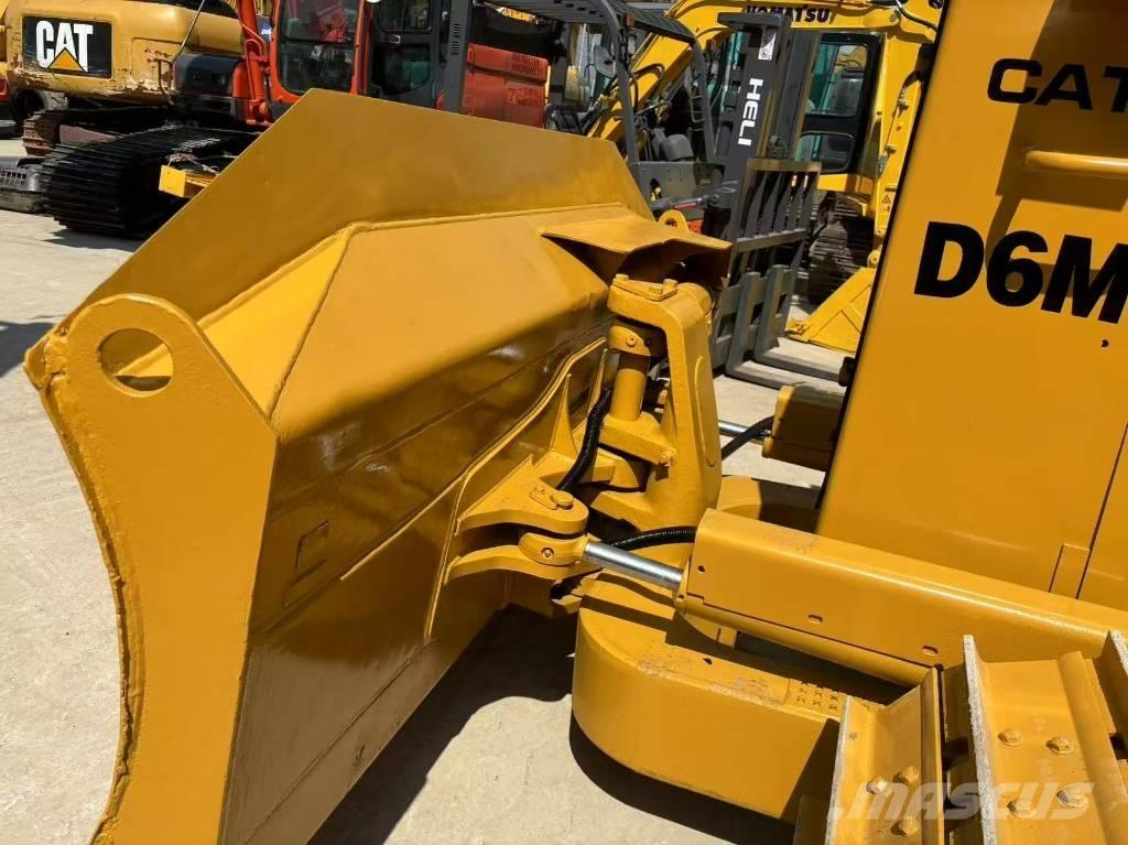 CAT D 6 M Bouteurs sur chenilles