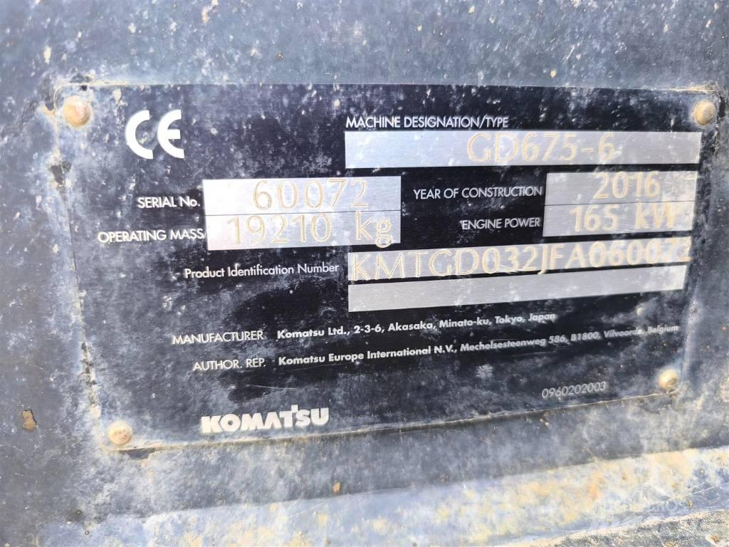 Komatsu GD 675-6 Niveleuse