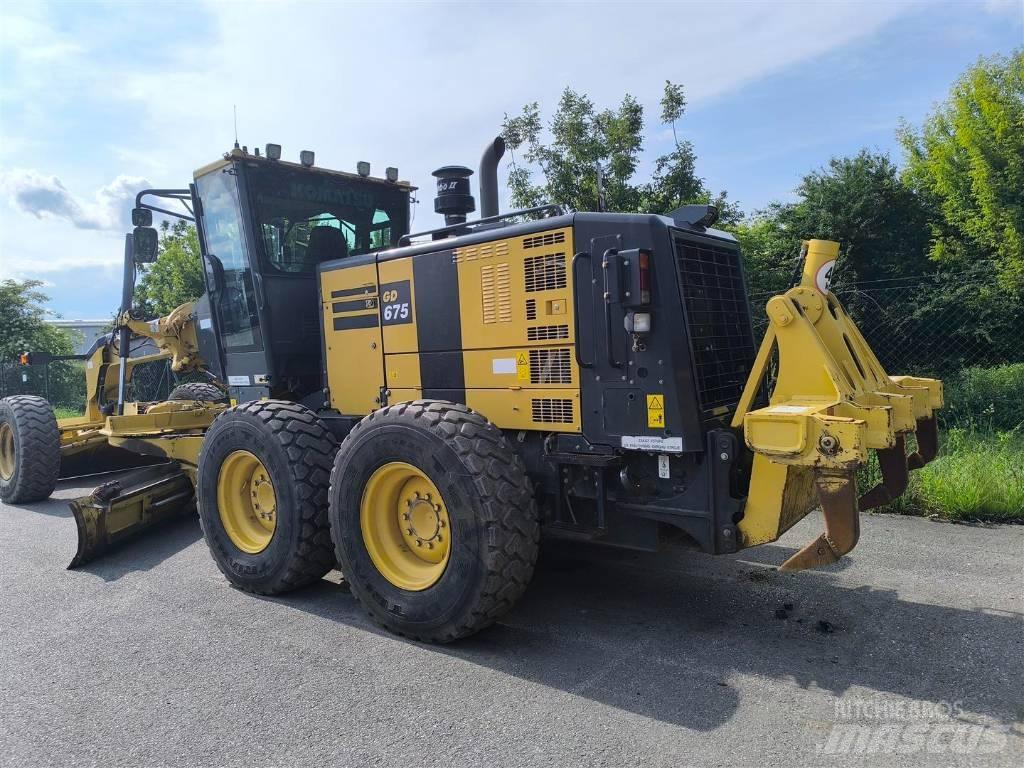 Komatsu GD 675-6 Niveleuse