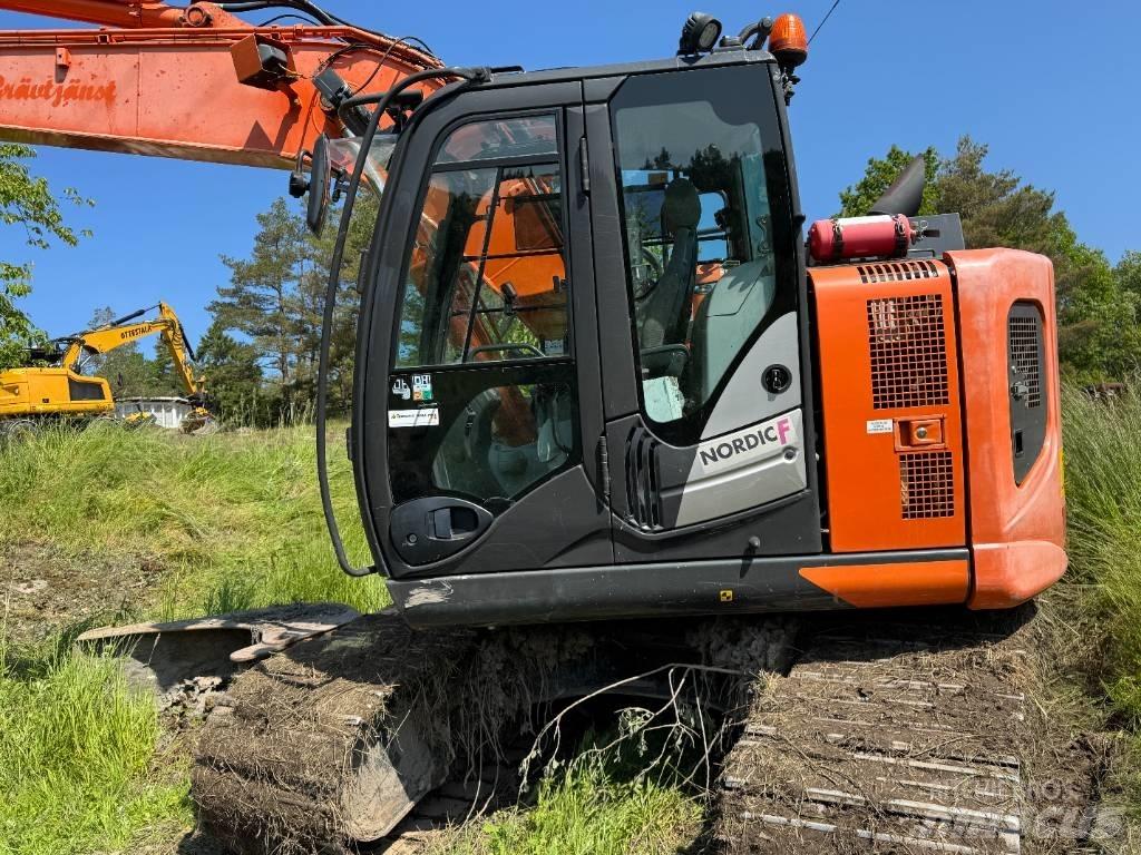 Hitachi ZX135USBL-6 Pelle sur chenilles