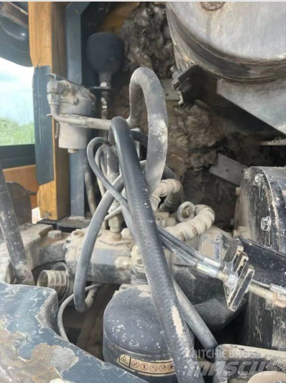 Hyundai 80W-9 Pelle sur pneus