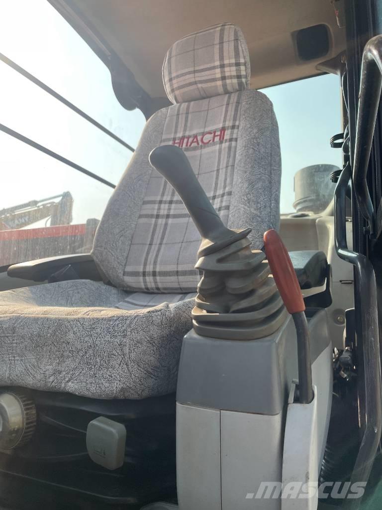 Hitachi ZX 130 Pelle sur chenilles