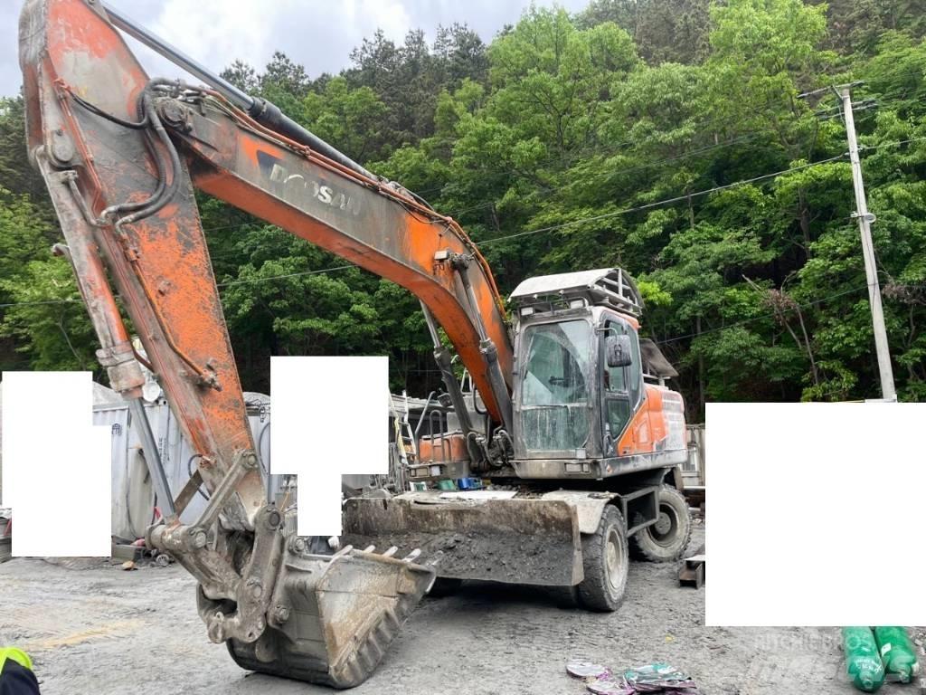 Doosan DX 210 W Pelle sur pneus