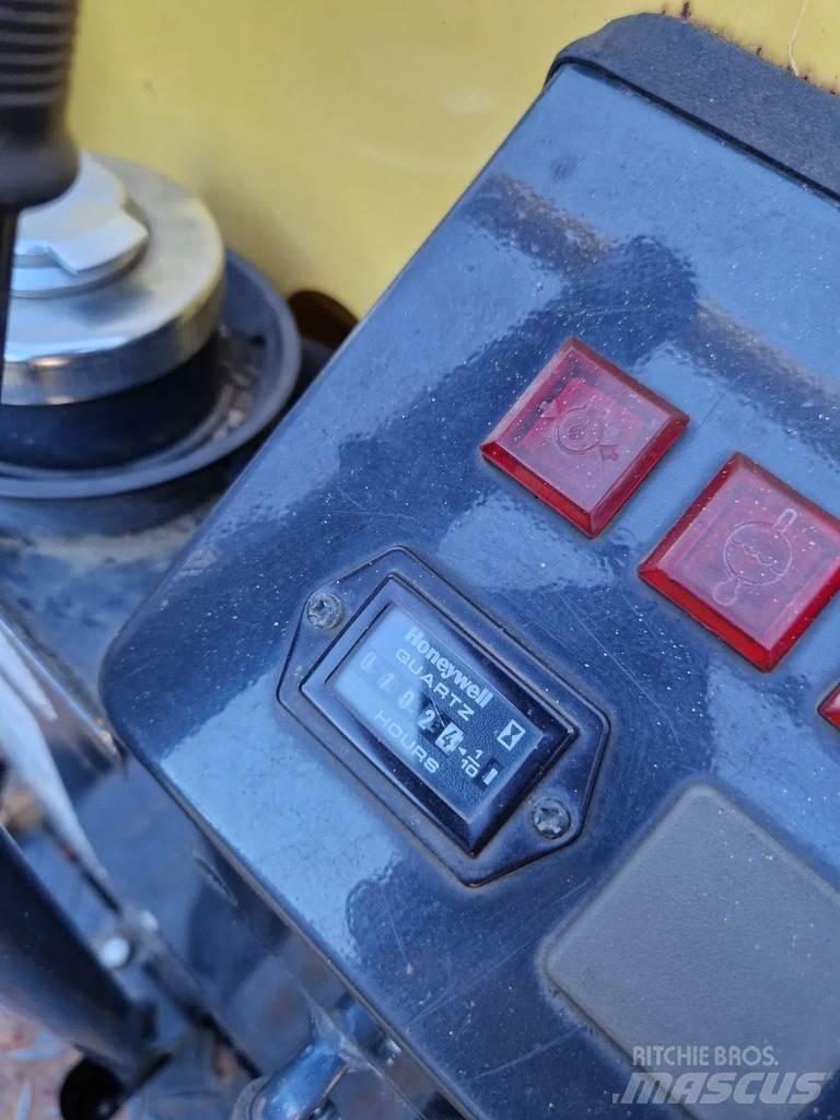Yanmar C12R-B Tombereau sur chenilles