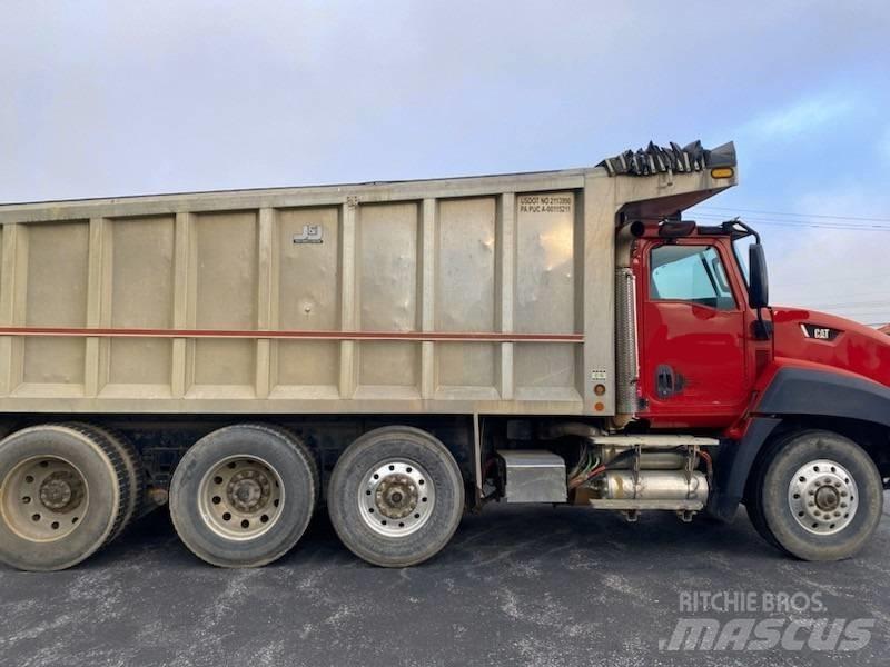 CAT CT 660 Camion benne