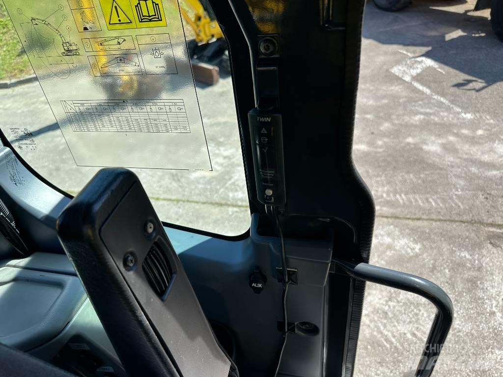 Komatsu PC210LCi-11 Pelle sur chenilles