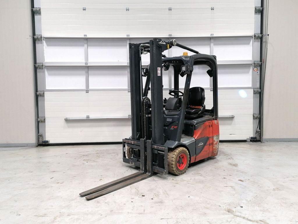 Linde E12-02 Chariots élévateurs électriques
