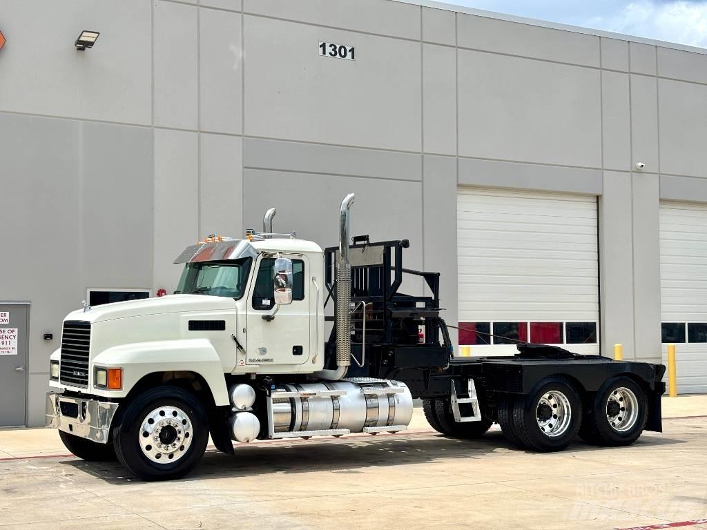 Mack CHU 613 Camion dépannage