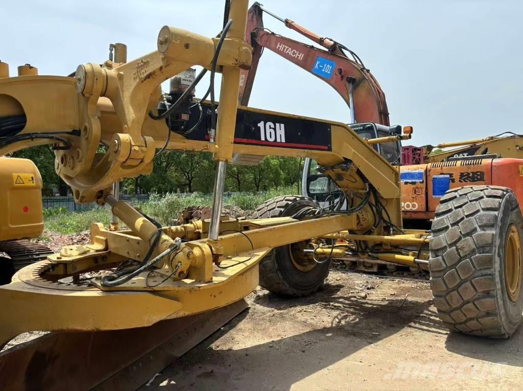 CAT 16 H Niveleuse