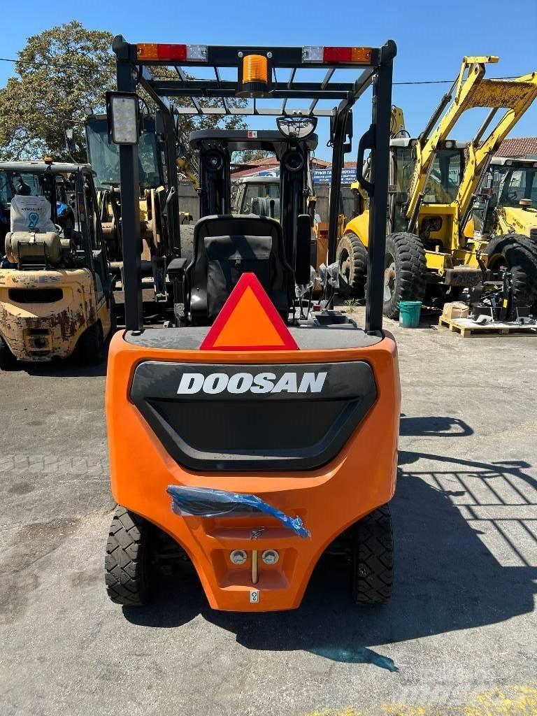 Doosan B 25 NS Chariots élévateurs électriques